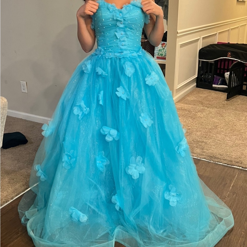 Baby blue quinceañera dress with big bow for back